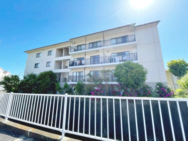 リバーサイド中山の外観|落ち着いた雰囲気の外観です