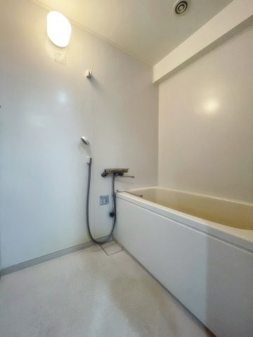 リバーサイド中山の浴室|落ち着いた空間のお風呂です