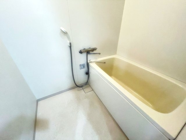 リバーサイド中山の浴室|日々の疲れを癒すお風呂付です