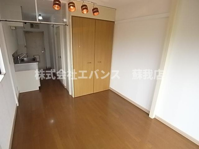 【居間・リビング】 | ヒロ大巌寺 | 落ち着いた色調の寝室です