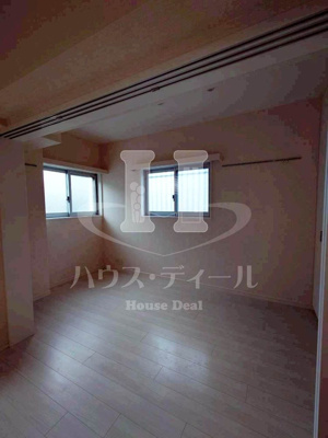 【寝室】 | KYビル | 広くて明るい寝室