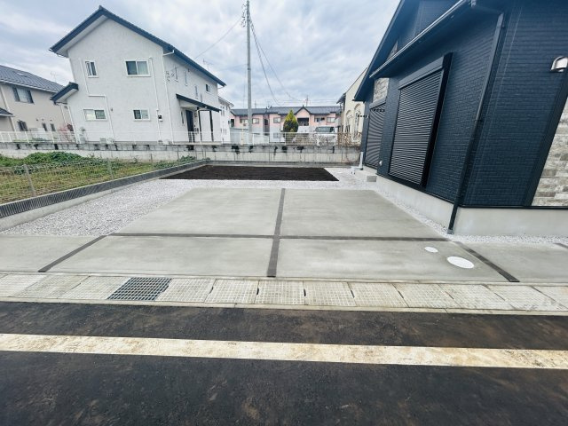 新築　前橋市総社町植野　Blooming　Garden　１号棟の駐車場|現地写真　駐車スペースは並列2～3台分可能です！
