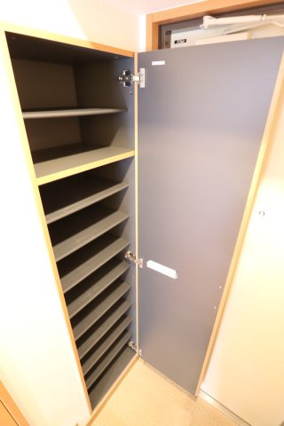 大阪市都島区東野田町１丁目の賃貸マンションの玄関