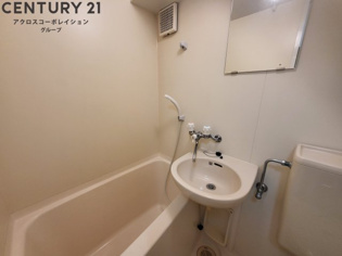 シンプルなユニットバスです。