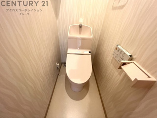 温水洗浄便座付きのトイレです