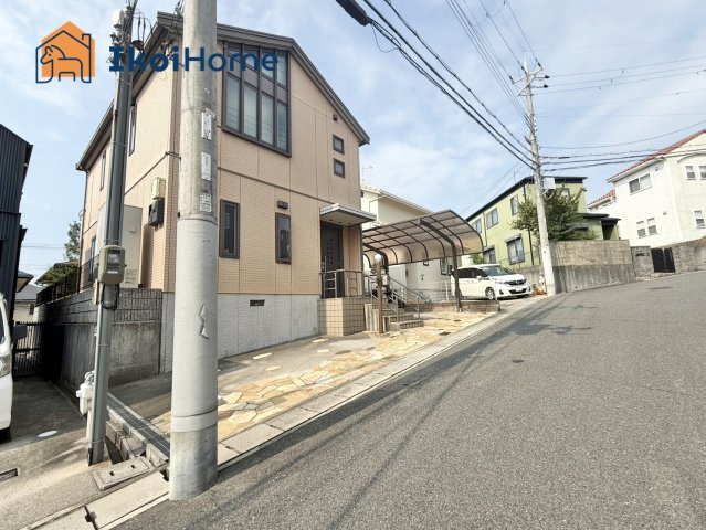 神戸市西区白水1丁目　中古戸建の前面道路含む現地写真|前面道路は6M幅で広々しています。駐車がし易く、車の対面のすれ違いも楽にできます。
