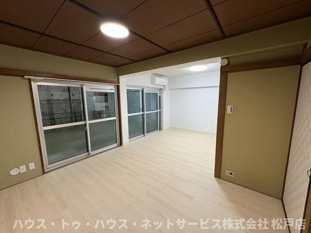 リンデンハイム白山の洋室