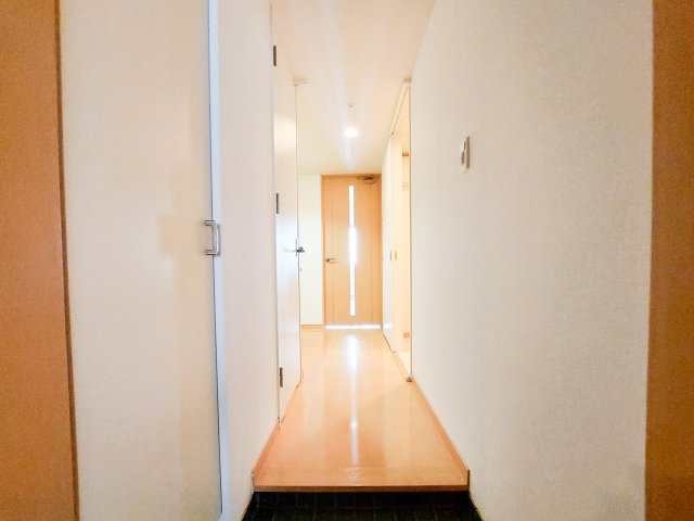 サヴォイテンジンスクワイヤー　10階の玄関|別号室のものになります。現状優先。