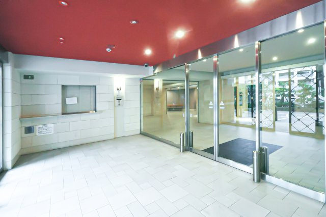 サヴォイテンジンスクワイヤー　10階のエントランス