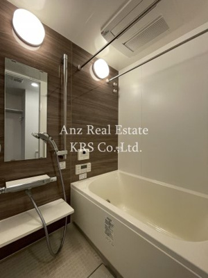 【浴室】 | プレサンス阿波座駅前 | 雨の日でも安心して洗濯物が干せる浴室乾燥機付き♪