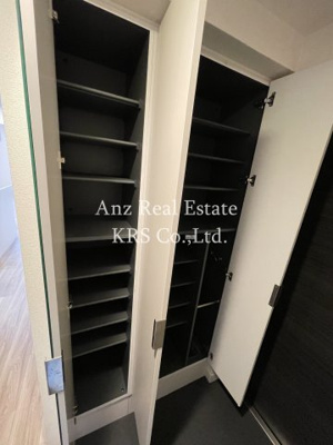 【設備】 | プレサンス阿波座駅前 | ブーツを楽に収納、傘用収納スペースも備えたシューズボックス！