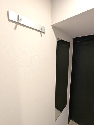 LEFOND PROGRES田原町の設備|玄関に姿見鏡付、コートフック付です