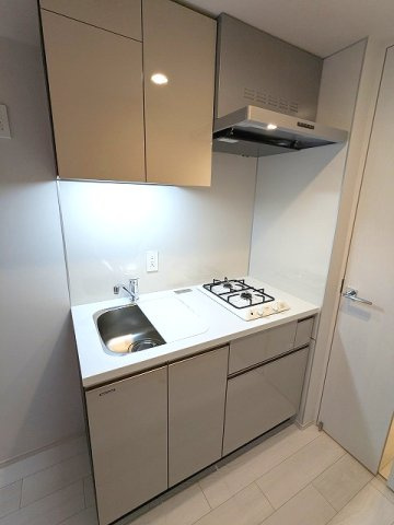 LEFOND PROGRES田原町のキッチン|ガス2口システムキッチン、ワイドシンクで料理しやすいです