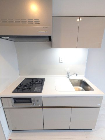 LEFOND PROGRES田原町のキッチン|ガス2口システムキッチン、料理しやすいシンクカバー付きです