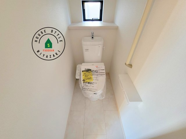宮崎市清武町加納2011番-2棟（A号棟）のトイレ|温水洗浄便座を完備しております。2ヶ所にトイレがあるのは朝の慌ただしい時間も安心です。