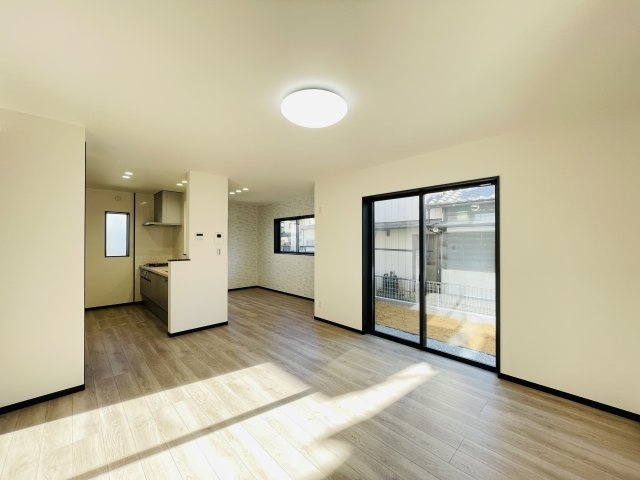 【居間・リビング】 | 深谷市岡第12期　ワイウッドコート　新築戸建　全2棟　2号棟