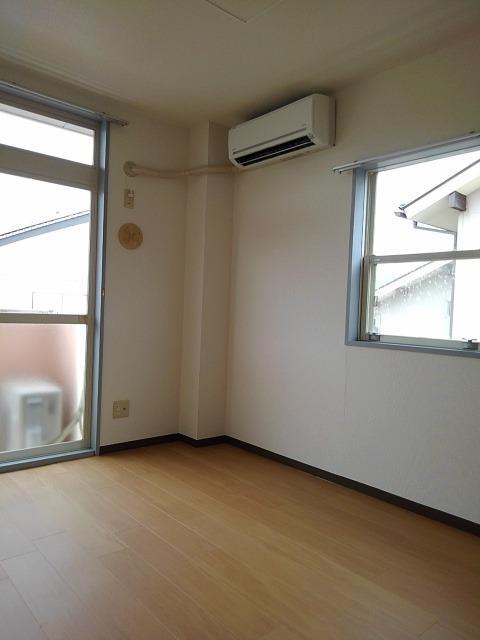 コーポ　すまいるはうすの居間・リビング|居室・リビング