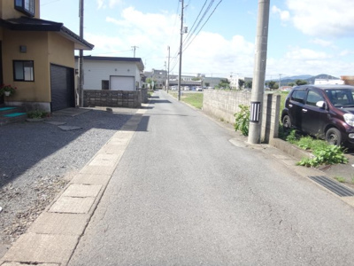 【前面道路含む現地写真】 | 大館市中道３丁目・中古住宅