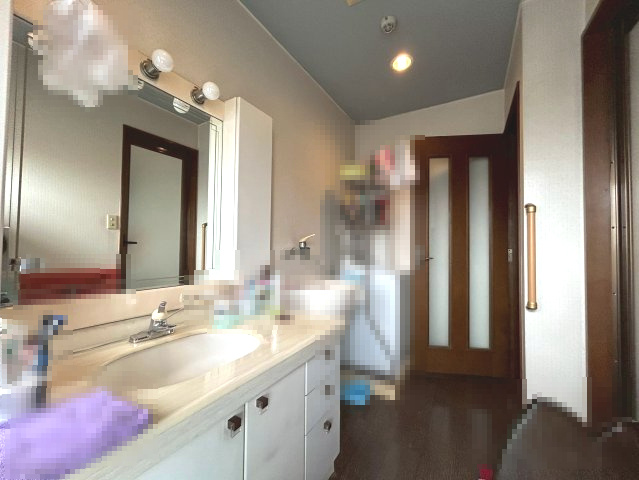 一棟ビル　長岡京市久貝2丁目の独立洗面台|朝の身支度には欠かせない独立洗面化粧台