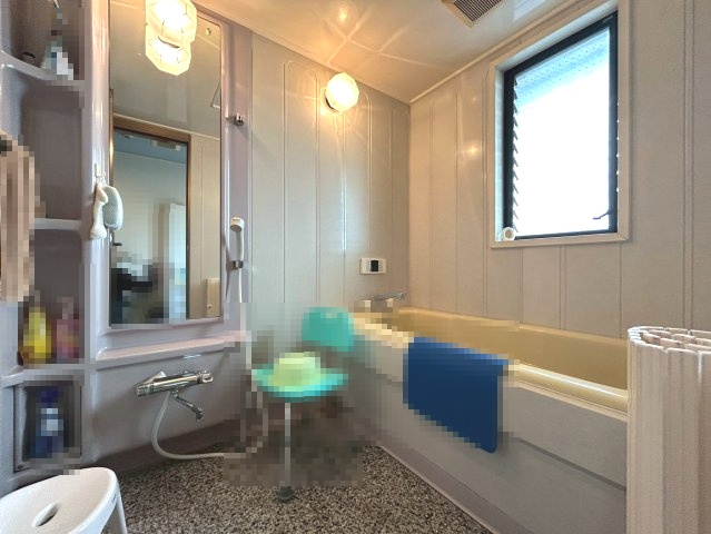 【価格改定】一棟ビル　長岡京市久貝2丁目の浴室|落ち着いた空間のお風呂です。