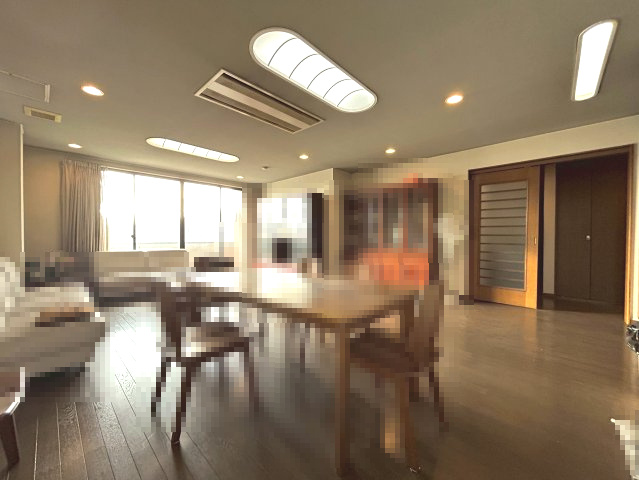 【商談中】一棟ビル　長岡京市久貝2丁目の居間・リビング|ご家族団らんの時間をお過ごしいただけます！