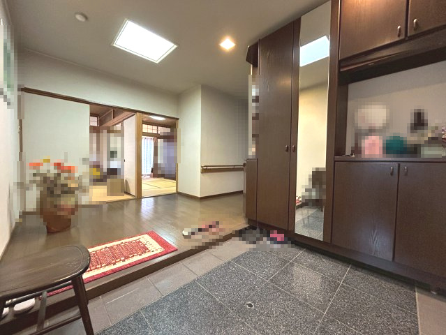 一棟ビル　長岡京市久貝2丁目の玄関|3階居住部分の玄関です。