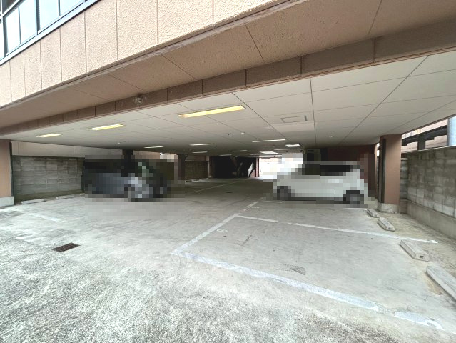 【商談中】一棟ビル　長岡京市久貝2丁目の駐車場|約10台可能です。