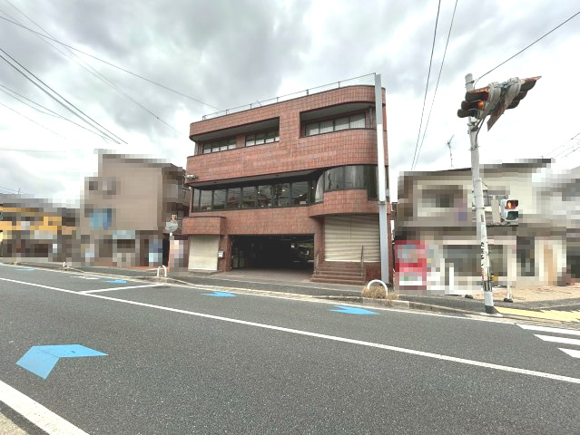 【商談中】一棟ビル　長岡京市久貝2丁目の外観|路面店として様々な業種でお使いいただけます。
