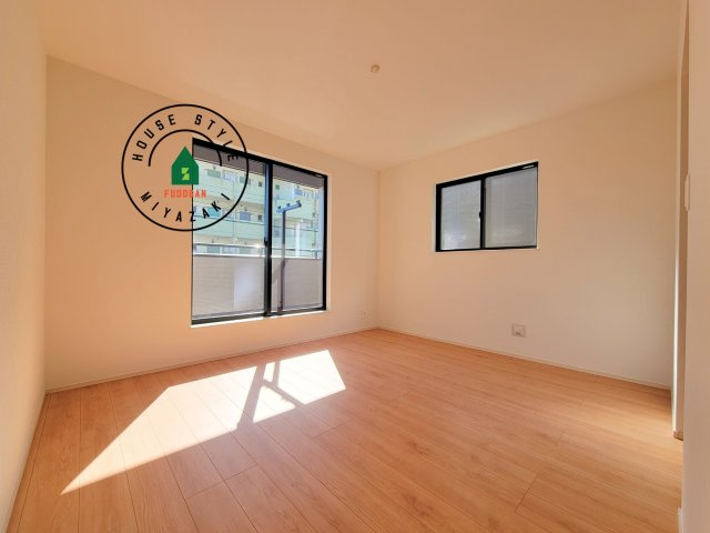 宮崎市清武町加納2011番-2棟（B号棟）の内観：施工例|主寝室には収納力に優れたクローゼットがありますので、お部屋もすっきり片付きます。