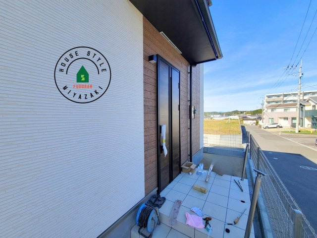 宮崎市清武町加納2011番-2棟（B号棟）の外観：施工例|おでかけの時も帰った時も、「我が家」を最初に感じでもらえる素敵な空間に。