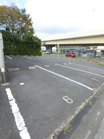 シャングリラの駐車場