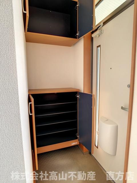 フォーレスト頓野の玄関