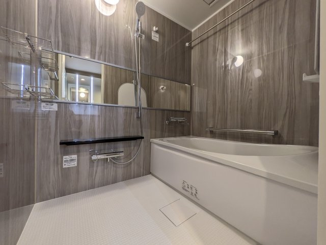 【浴室】 | お子様と一緒にバスタイムを楽しめる広々浴室