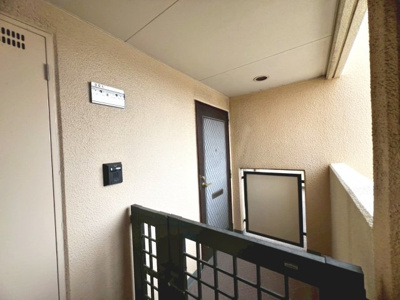 【エントランス】 | グラン・コート堺石津川公園 | 専用ポーチありますよ！ベビーカーも畳まず置いて置けますね♪