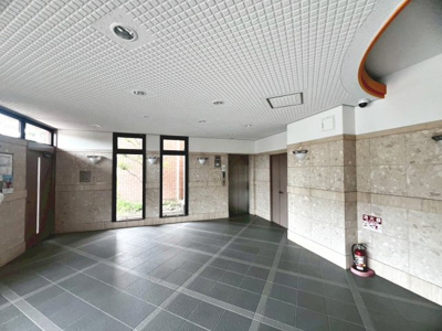 【エントランス】 | グラン・コート堺石津川公園 | 神石小学校まで徒歩５分！お子様の登下校も安心ですね♪