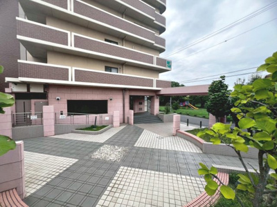 【エントランス】 | グラン・コート堺石津川公園 | 馬場記念病院まで徒歩１３分！突然の怪我や体調不良の時にも安心ですね！