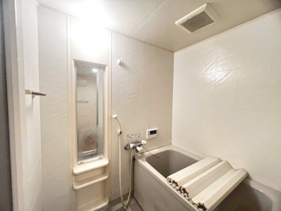 【浴室】 | グラン・コート堺石津川公園 | 時間短縮でシャワーだけの方も多いですが、一日の疲れを癒すため湯船に浸かれば心身ともにリラックスできますよ♪