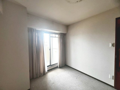 【洋室】 | グラン・コート堺石津川公園 | 全室窓ありますよ♪明るく風通しのいい室内に気持ちも明るくなりますね！