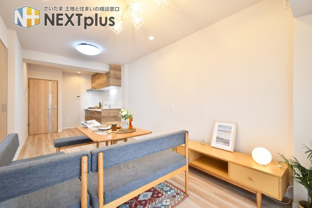 日建シェトワ浦和の居間・リビング|LDK11.9帖：ダイニングテーブルはもちろん、ソファーやテレビを置いても余裕があります！家族全員でくつろいだり、親族や友人を招いてホームパーティーをしても楽しそうですね！