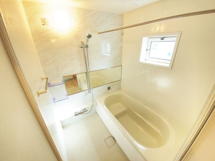 Full　Bliss　/Into　Bliss　Into　Bliss（ｲﾝﾄﾌﾞﾘｽ）の浴室