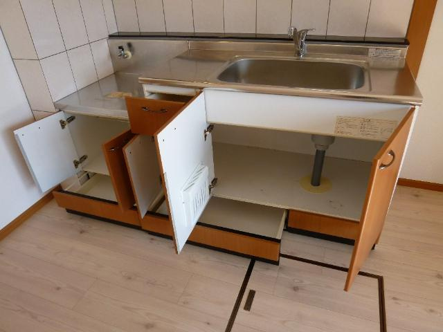 クローバーハウスＢのキッチン|キッチン収納