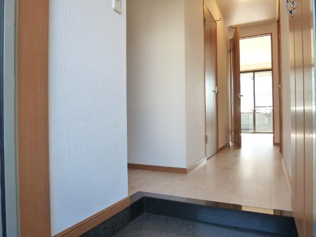 クローバーハウスＢの玄関|玄関