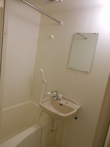 レオパレスグランロッシュの浴室