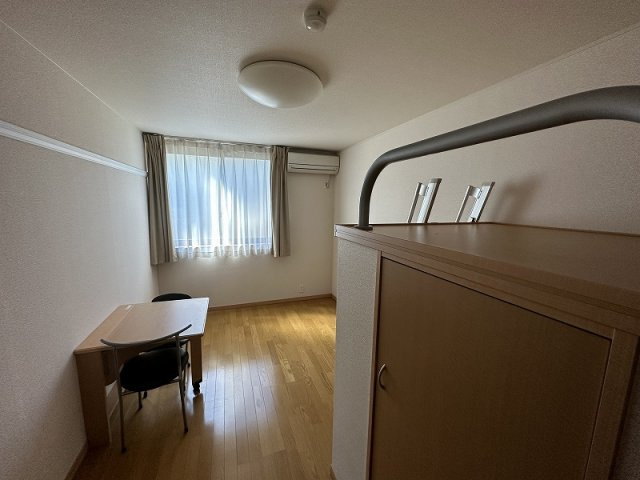 レオパレスｉハウスの居間・リビング