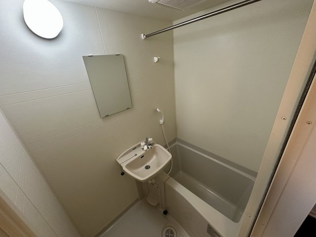 レオパレスｉハウスの浴室