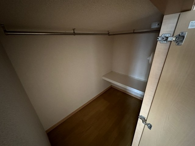 レオパレスｉハウスの内装|ベッド下収納