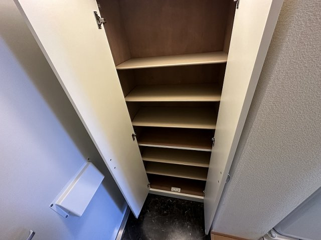 レオパレスｉハウスの玄関