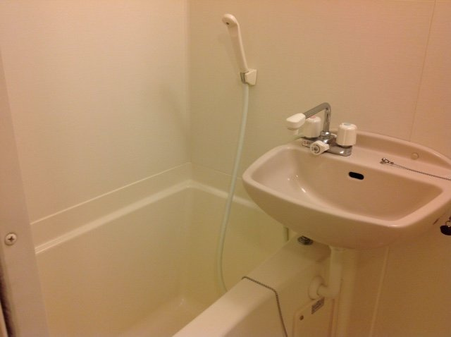 レオパレスシーサーの浴室