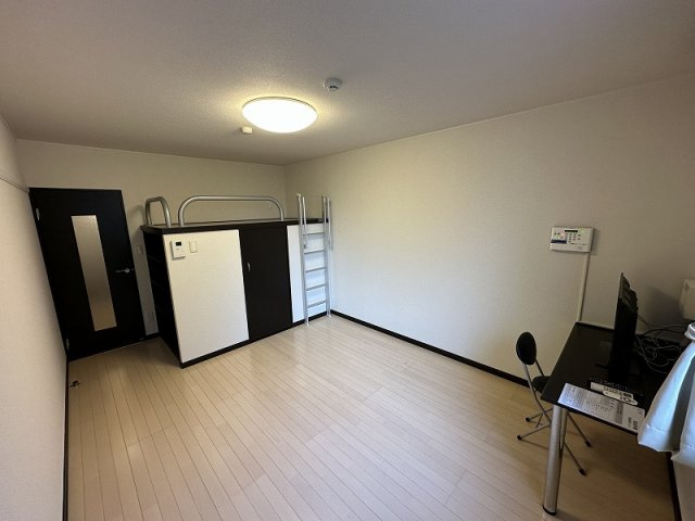 レオネクストリッフェルの居間・リビング|2階は絨毯床となります