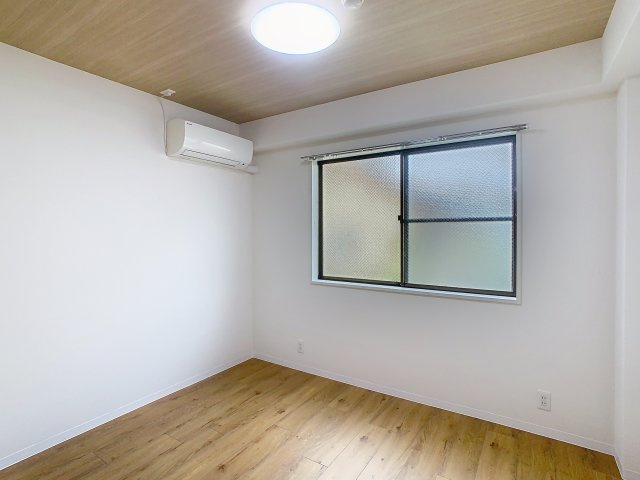 ウエストガーデンの洋室